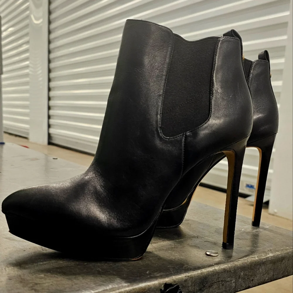 MICHAEL KORS - Meadow Ankle Boot - 7½ - Picture 2 of 5